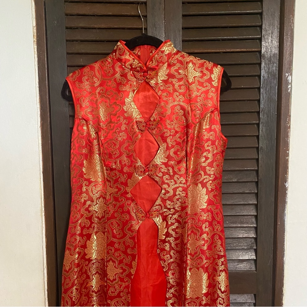 Traditional Chinese Sleeveless long Qipao Cheongsam